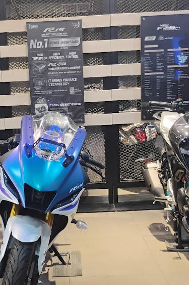 Customer Delivery & Showroom Photo #10