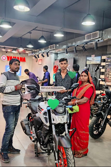 Customer Delivery & Showroom Photo #20